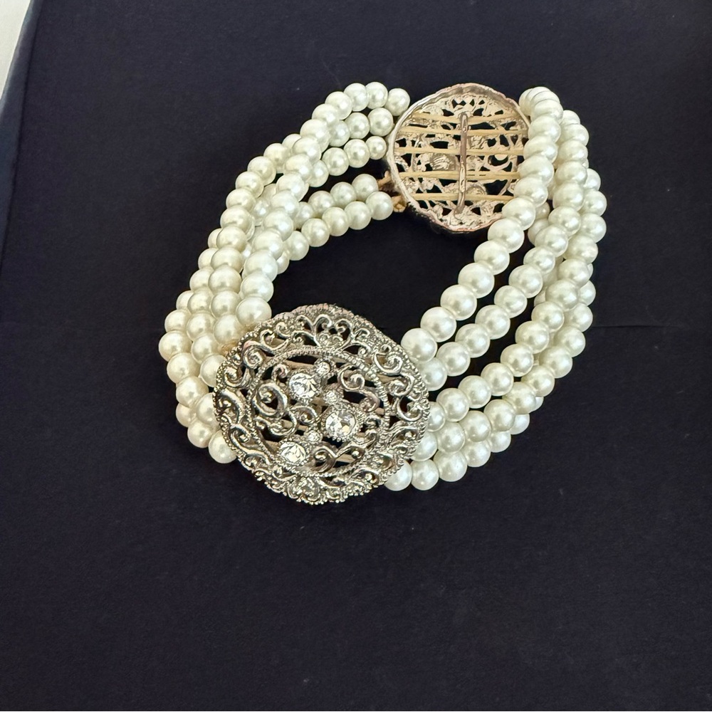 Vintage Art Deco Inspired Elegant Pearl and Silver Women's Elastic Bracelet